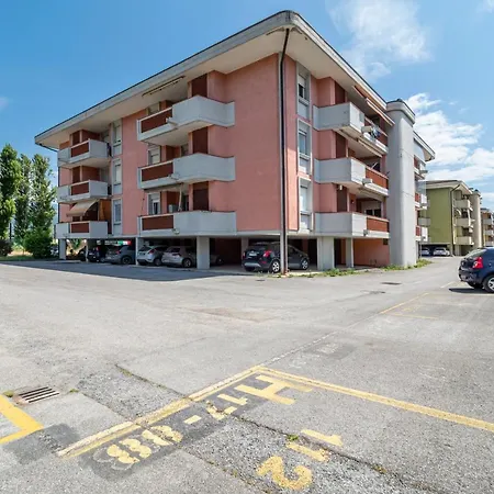 Domus Lucis Terrace & Private Parking מארינלה די סרזאנה
